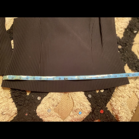 Tahari three piece suit. - Picture 9 of 10